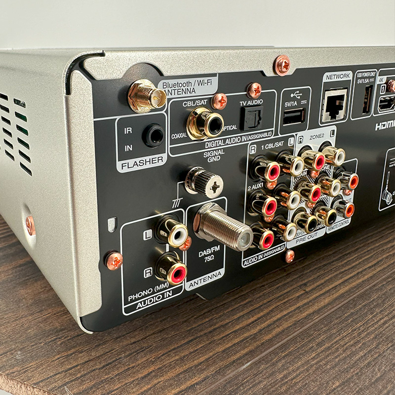 Tył amplitunera stereo Marantz Stereo 70S