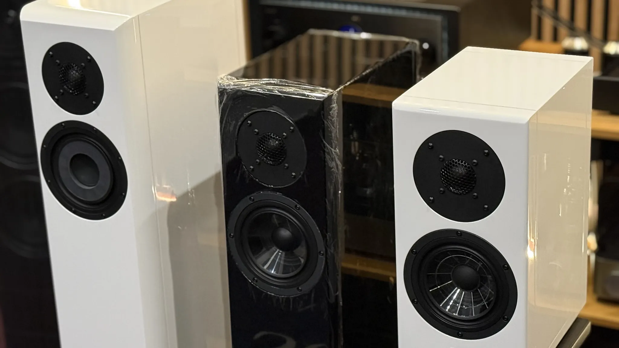 Kolumny Vienna Acoustics z bliska w Warszawie Audio Format